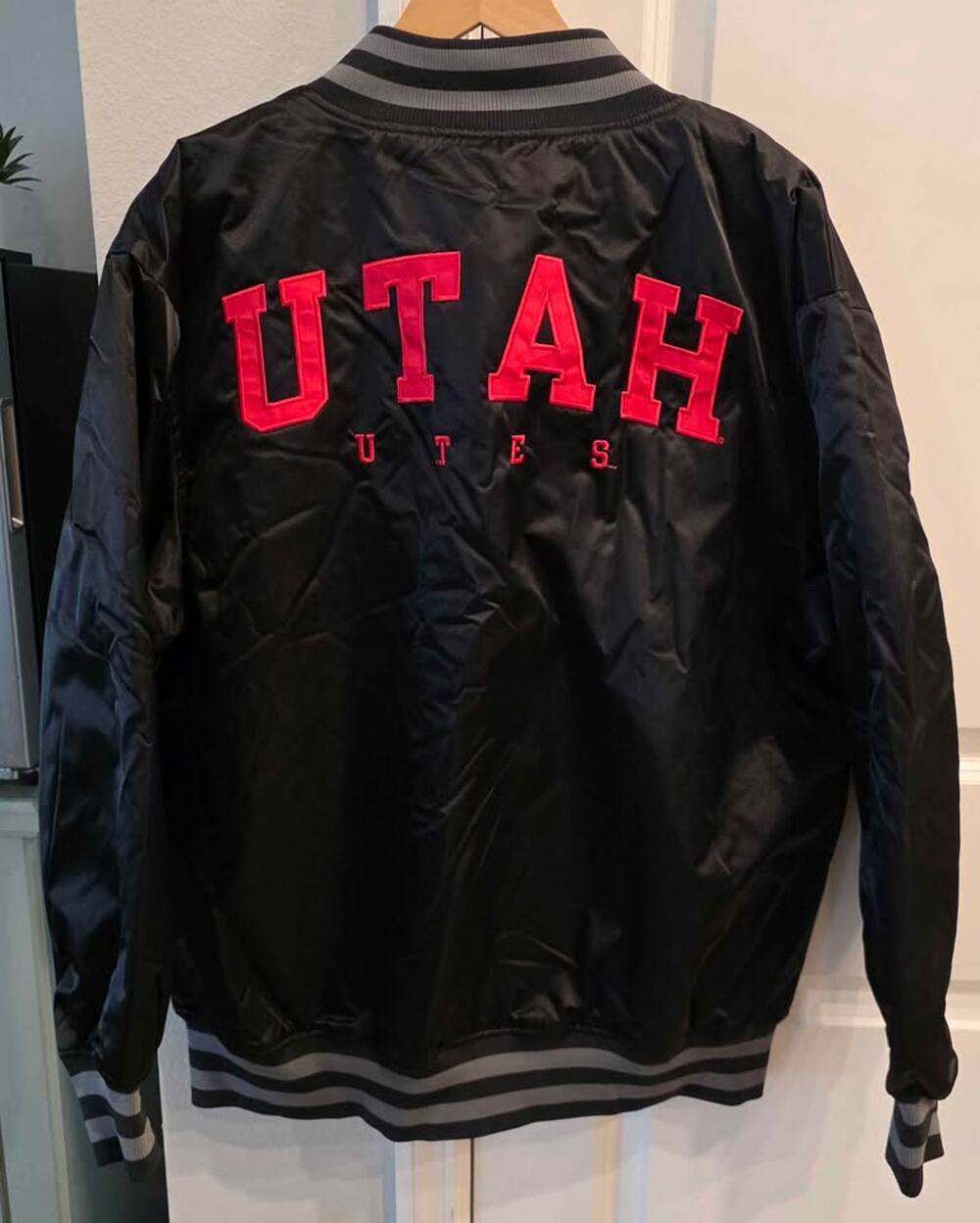NWT Utah Utes Black Satin Bomber Jacket - Men's Size Medium